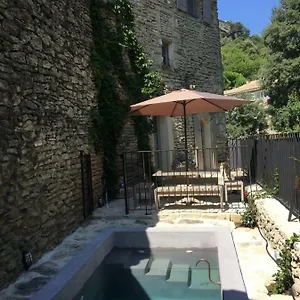  Hébergement de vacances La Calade, Maison De Village France