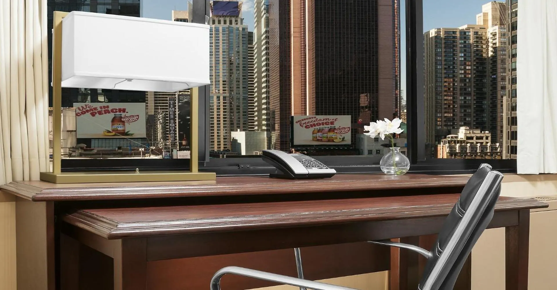 **** Otel The Manhattan At Times Square New York ABD